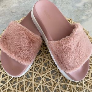 Very cute Michael kors slip on sandals  size 9